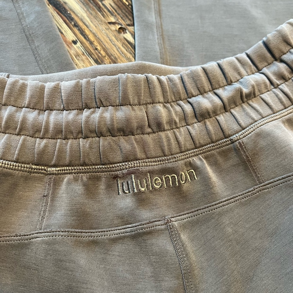 Lululemon SoftStream Grey Sage Cropped Straight Leg Pants